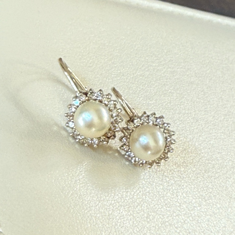 Elegant 14K White Gold diamonds Pearl Earrings